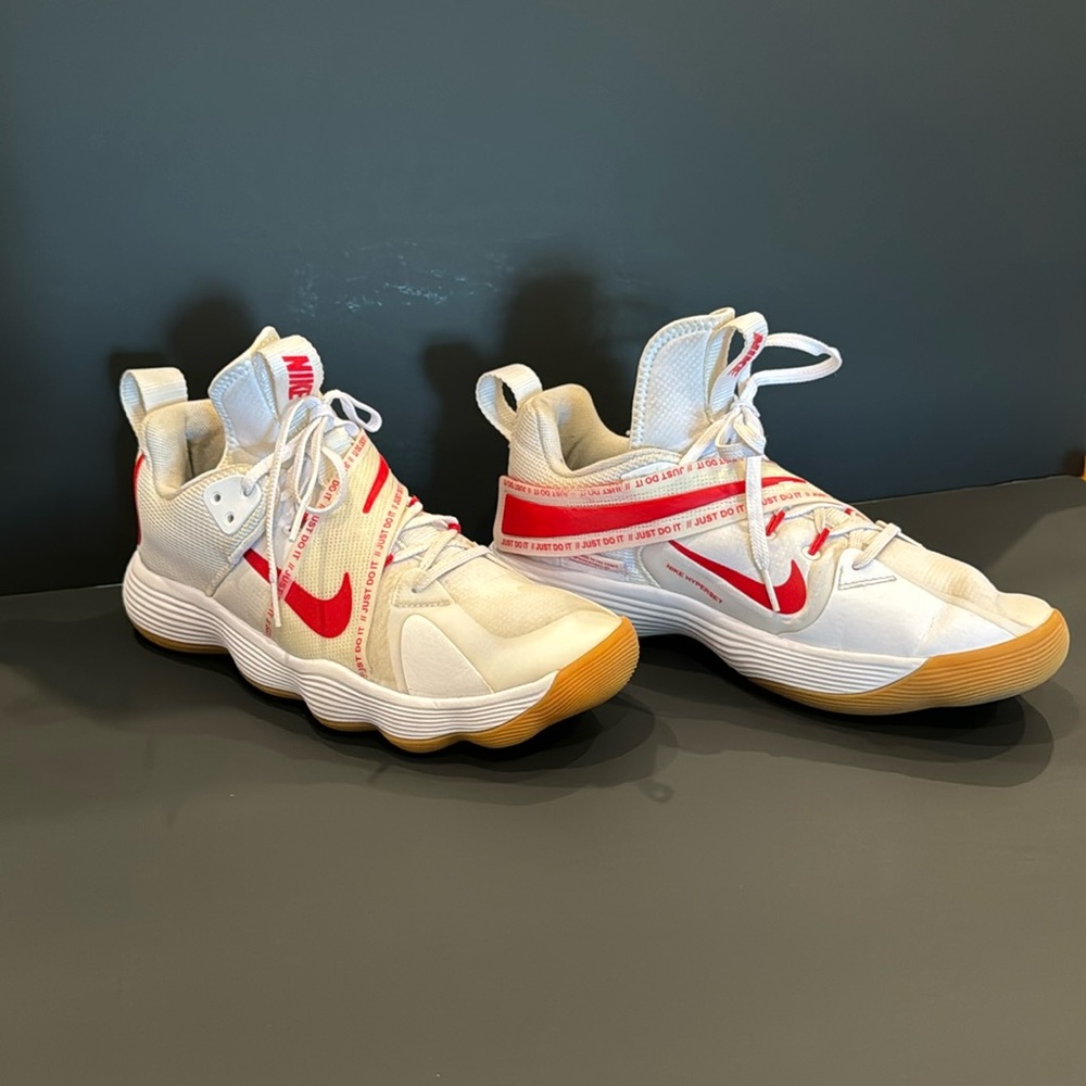 Nike React Hyperset SE Women’s Volleyball Shoes. Size 10.